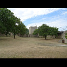 In der Vorburg mit Blick auf den Wohnturm